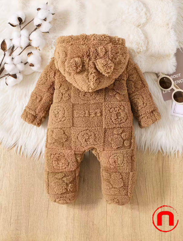 Plush jumpsuit with hood and feet for newborns, with cartoon print,
