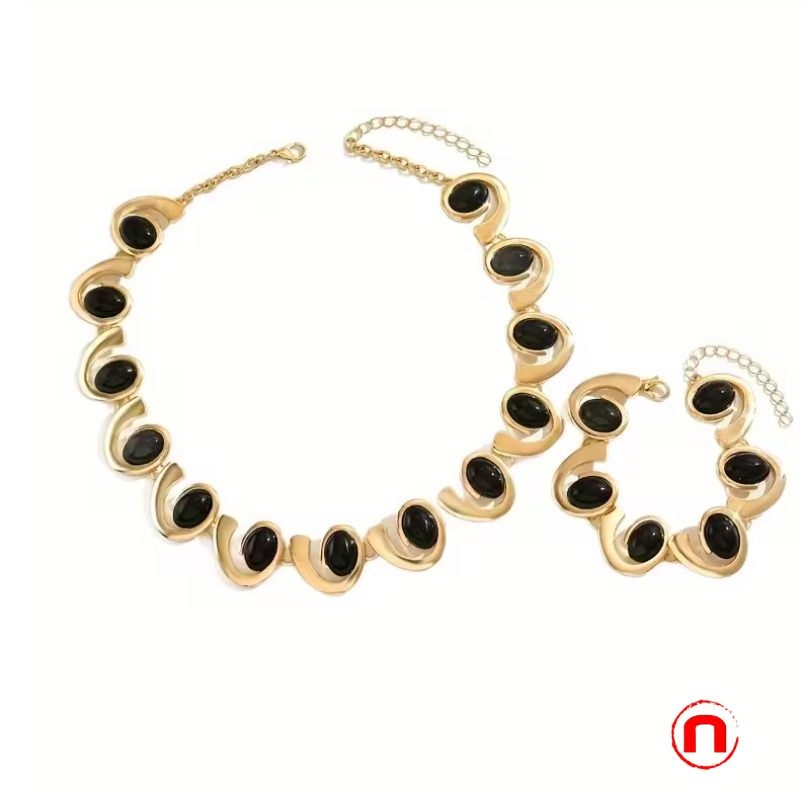 Elegant set of necklaces