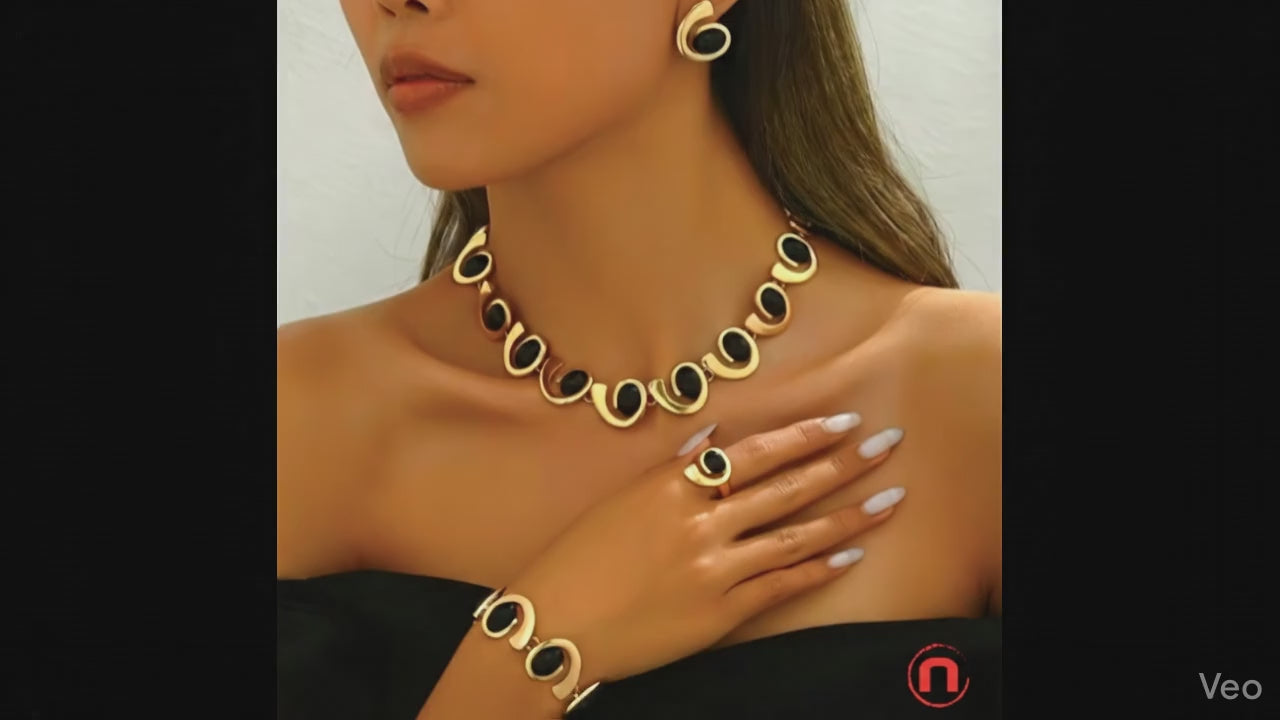 Elegant set of necklaces