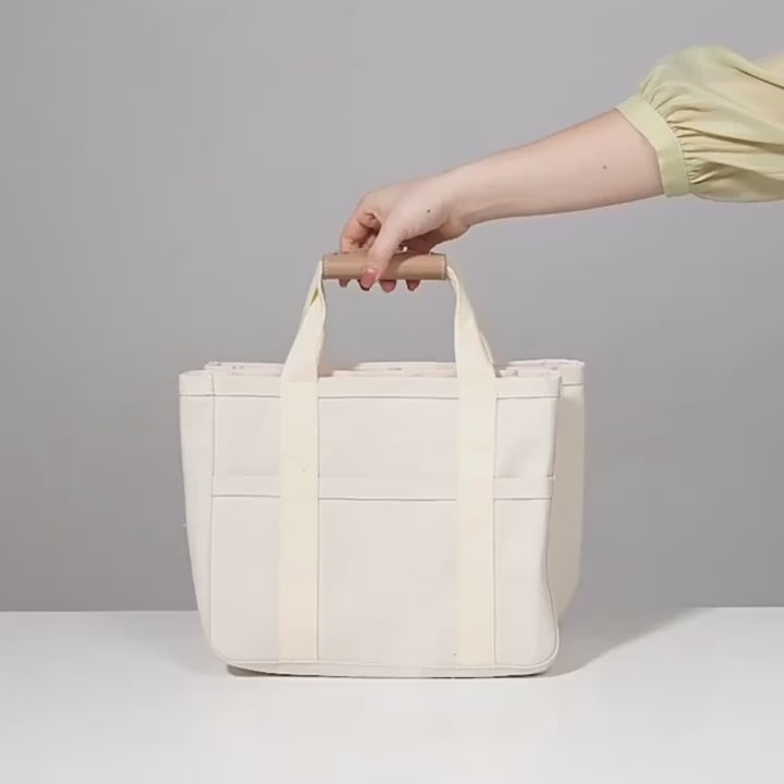 Shoulder bag with multiple pockets and large capacity